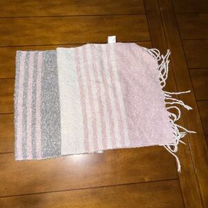 Cozy Pink and White Knit Sxarf